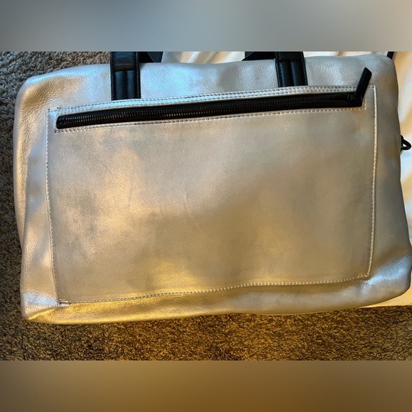 Away $325 Everything Bag Silver Leather Limited Edition - Picture 9 of 16